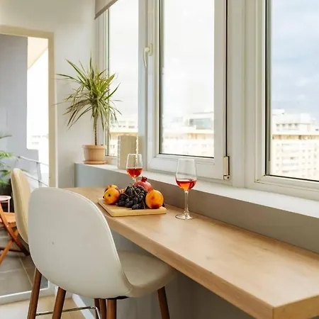 Genesis - Sala Palatului Διαμέρισμα